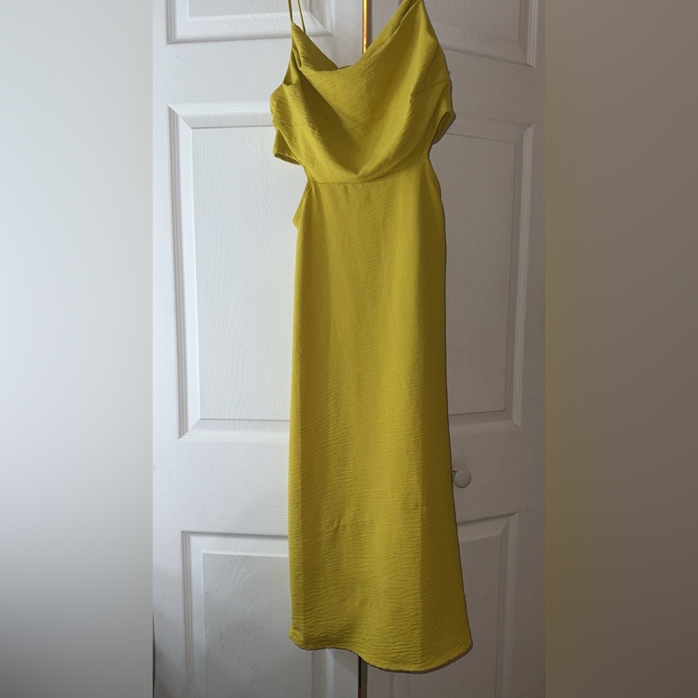 -Mustard Yellow 
-Medium 
-Strappy Zip Up Dress